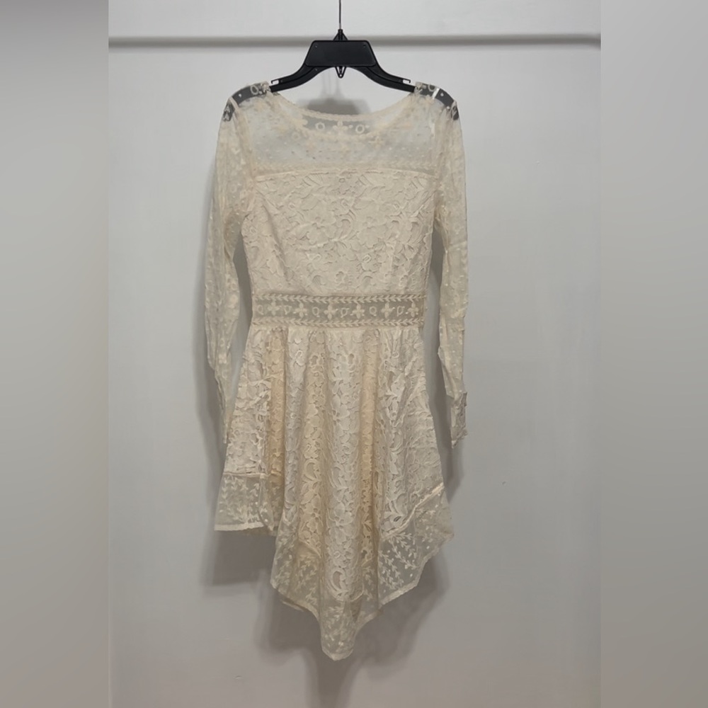 H&M lace top with floral detail